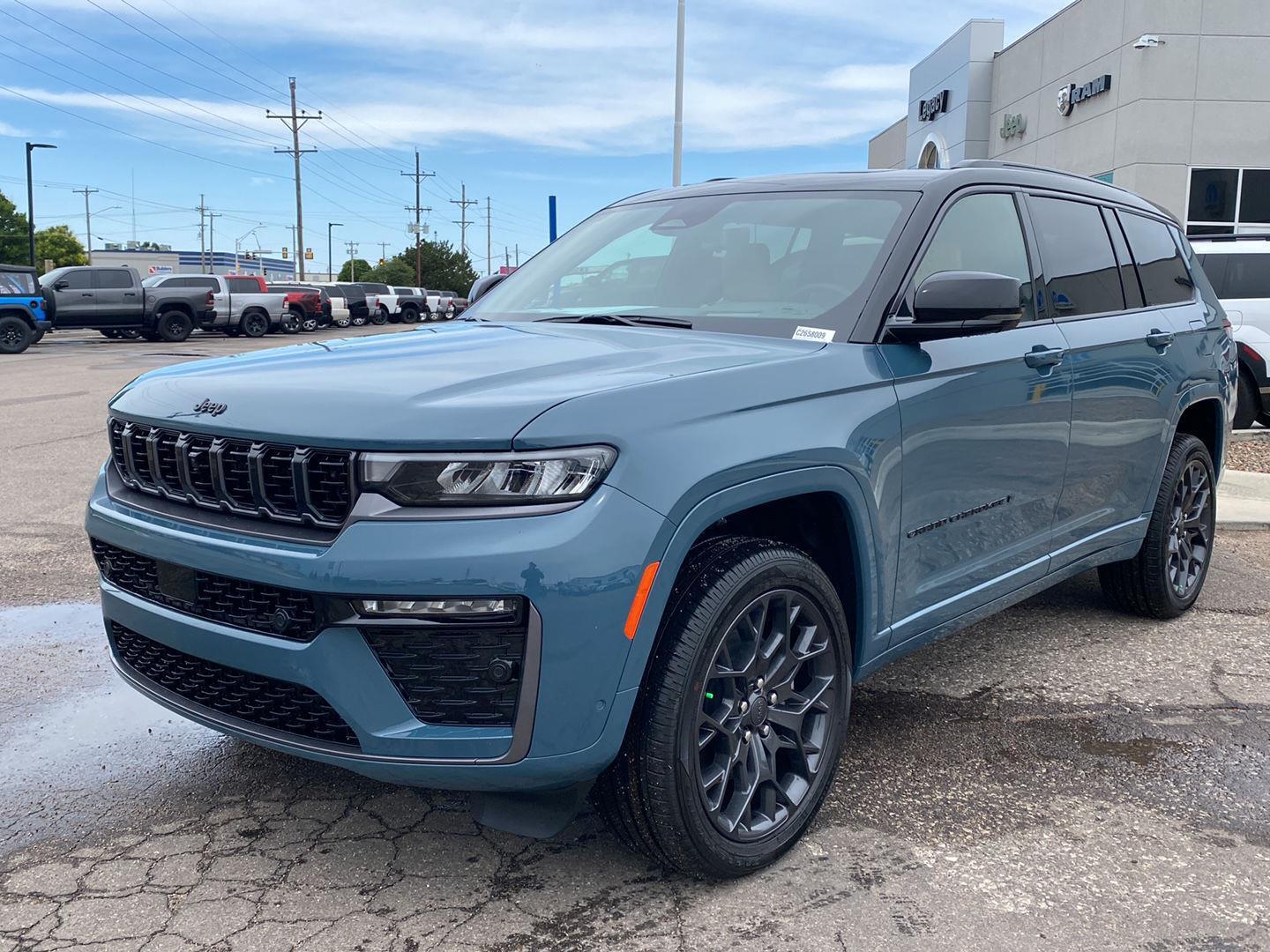 2026 Jeep Grand Cherokee L Summit 4x4's photo