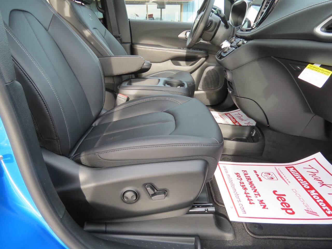 2026 Chrysler Pacifica Select - Photo 20