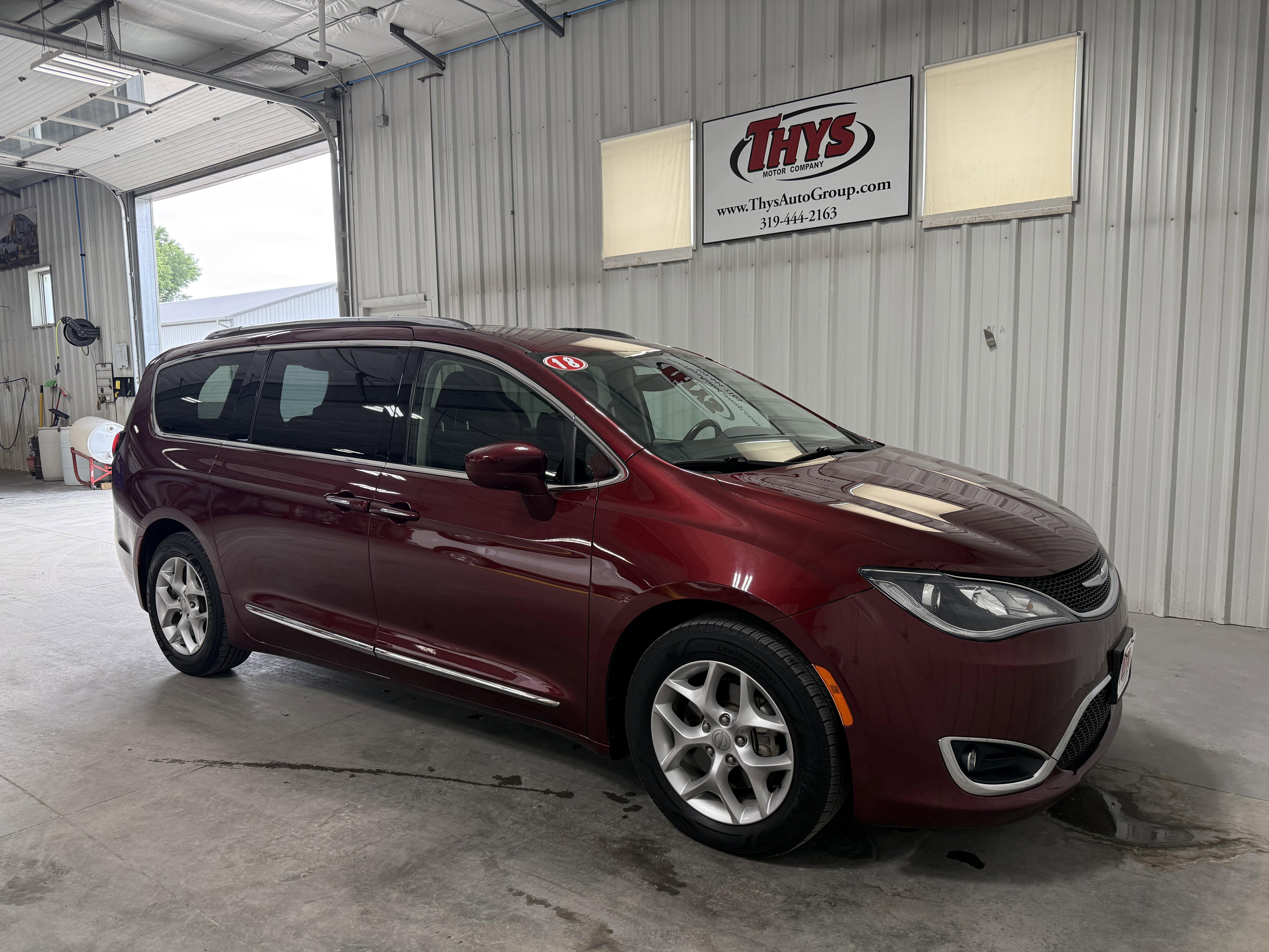 2018 Chrysler Pacifica Touring L's photo