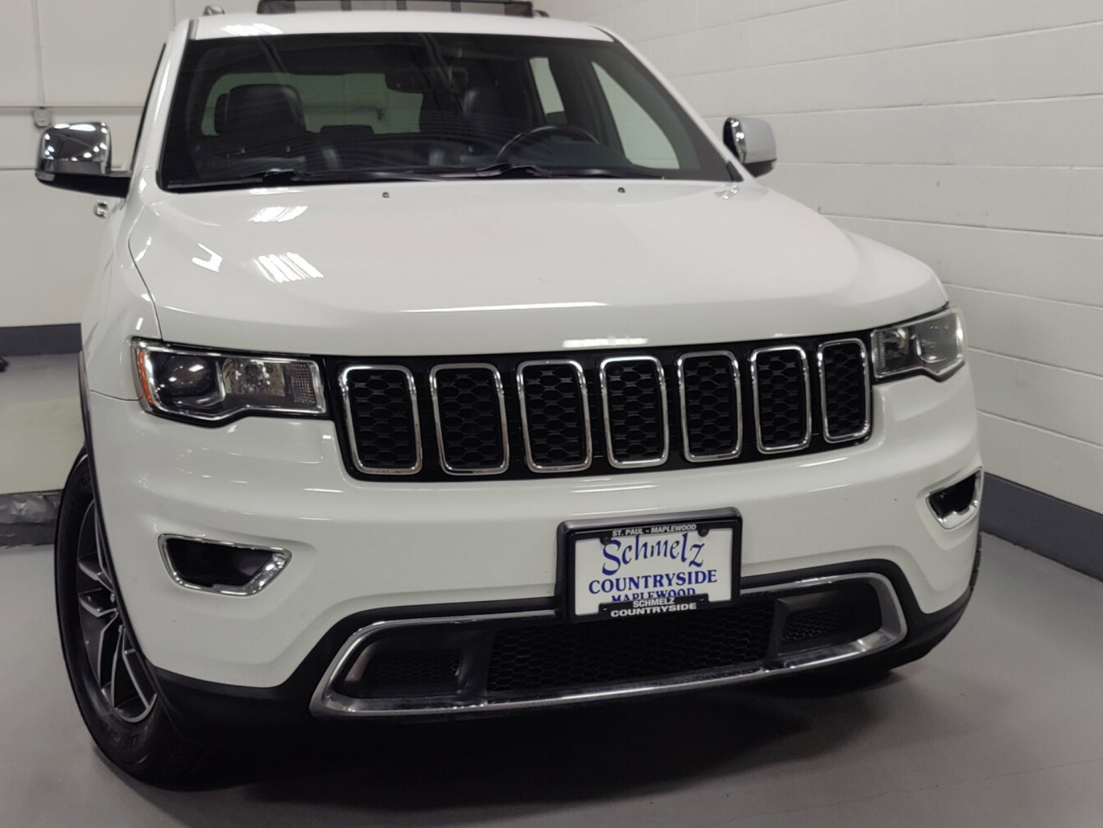 Used 2018 Jeep Grand Cherokee Limited with VIN 1C4RJFBGXJC136136 for sale in Maplewood, Minnesota