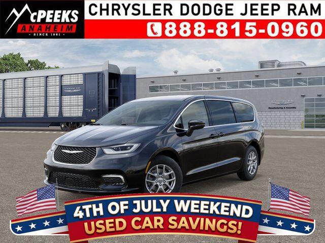 2026 Chrysler Pacifica Select's photo