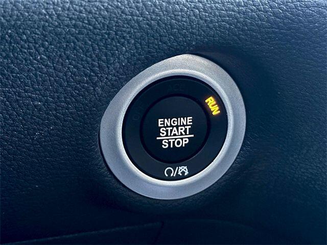 2025 Chrysler Pacifica Select - Photo 16