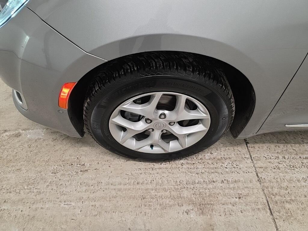 Used 2020 Chrysler Pacifica Limited with VIN 2C4RC1GG2LR116544 for sale in Cedarburg, WI