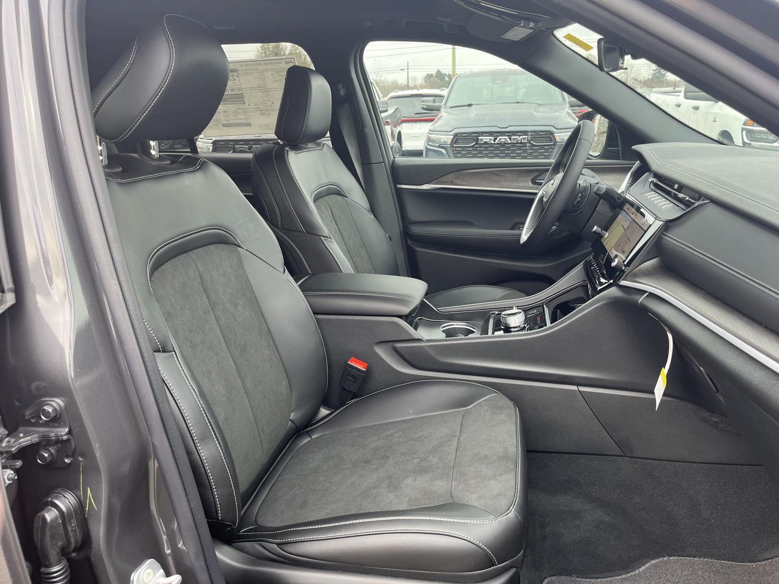2026 Jeep Grand Cherokee Laredo - Photo 42