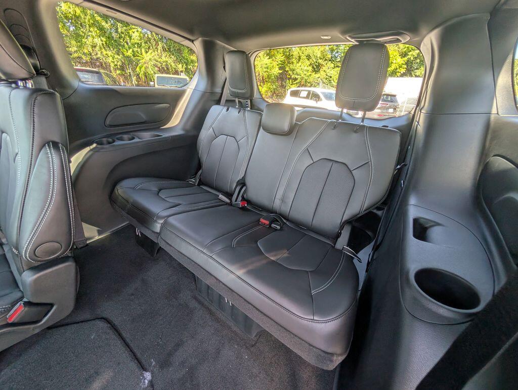 2026 Chrysler Voyager LX - Photo 8
