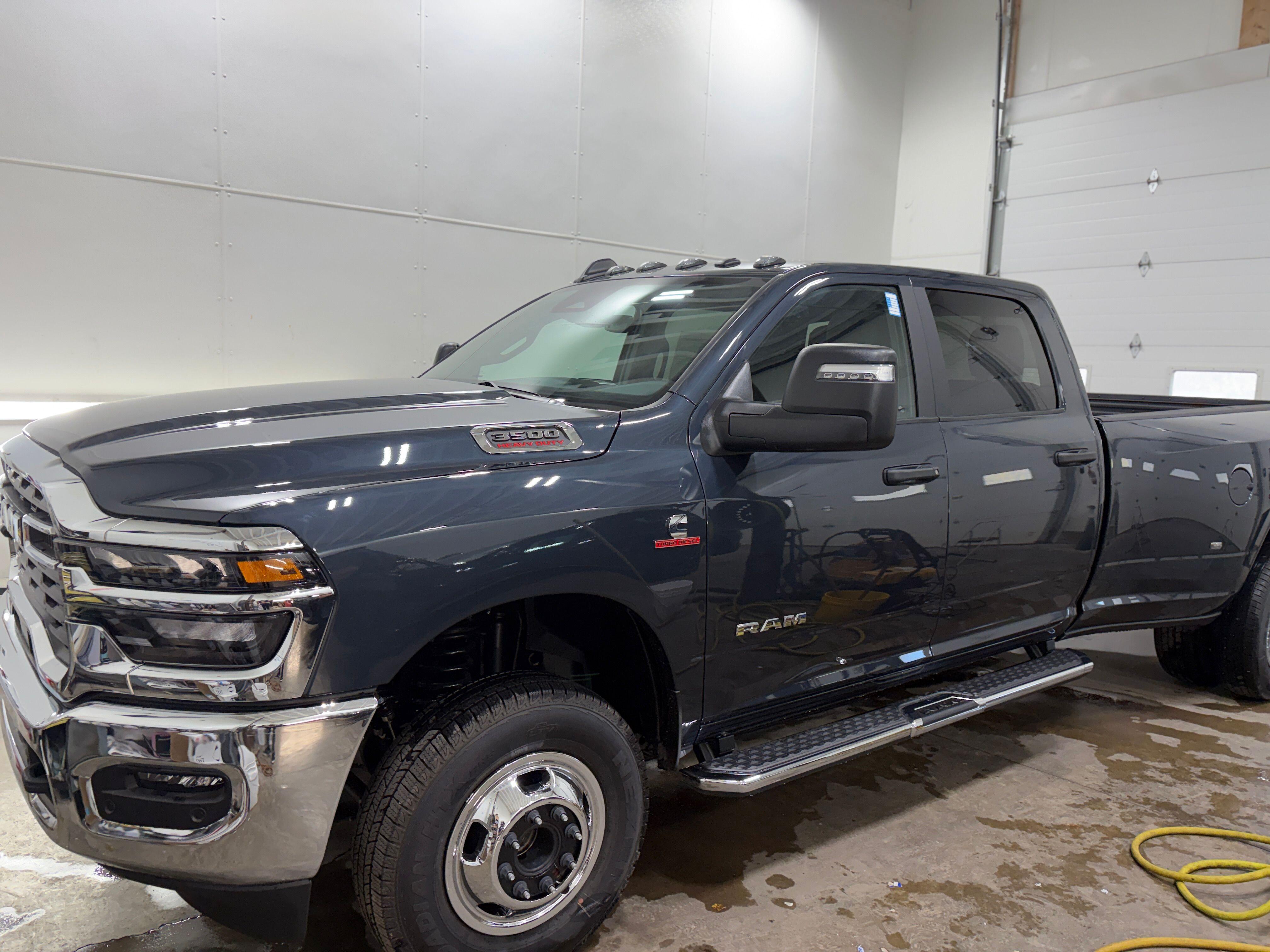 2027 RAM 3500 3500 Big Horn Crew Cab 4x4 8' Box