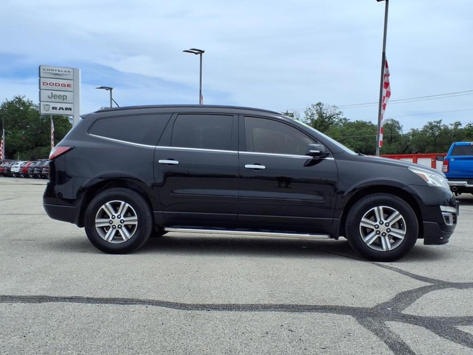 Used 2017 Chevrolet Traverse 1LT with VIN 1GNKRGKD7HJ257029 for sale in Uvalde, TX