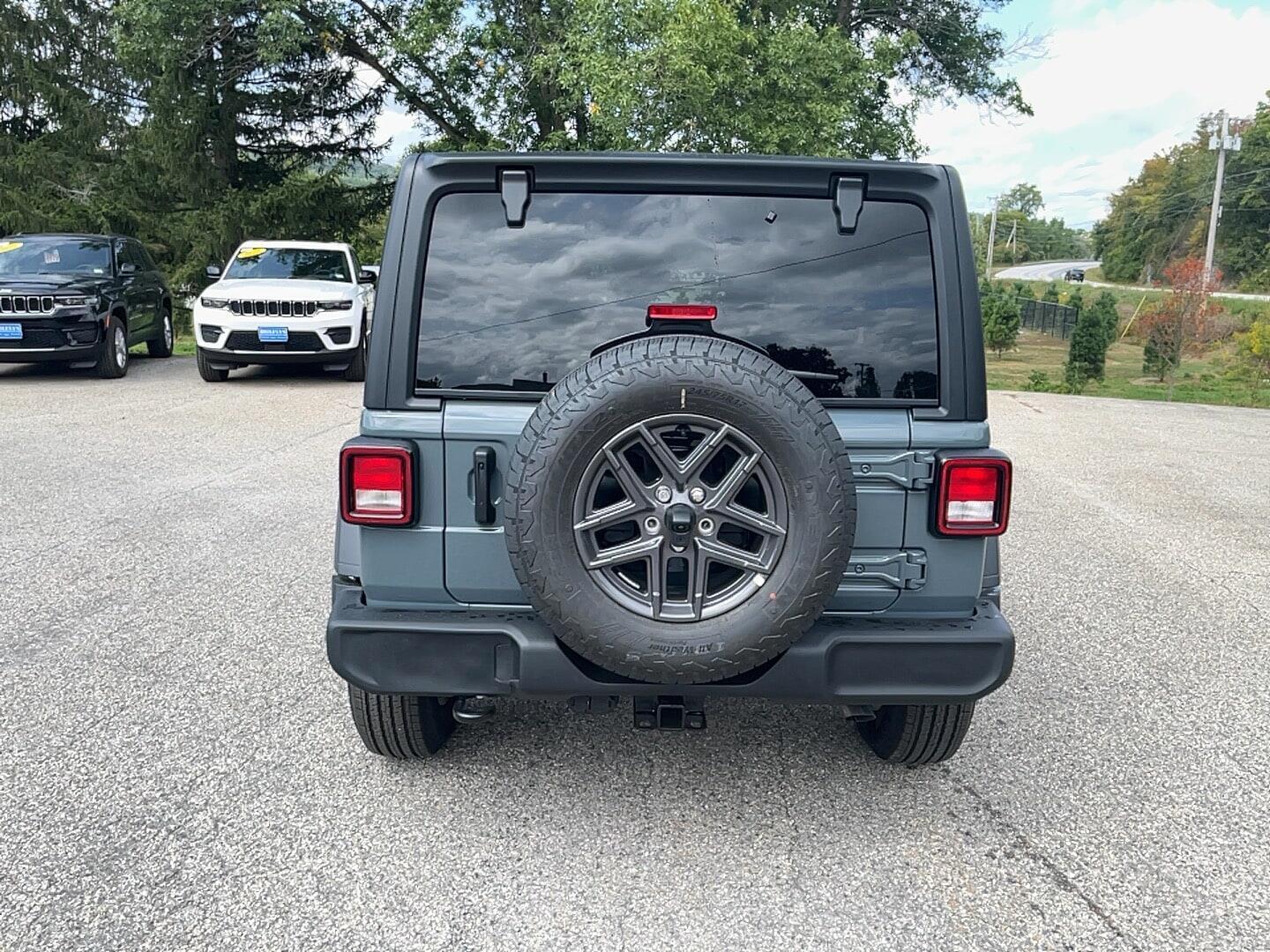 View vehicle photo 6
