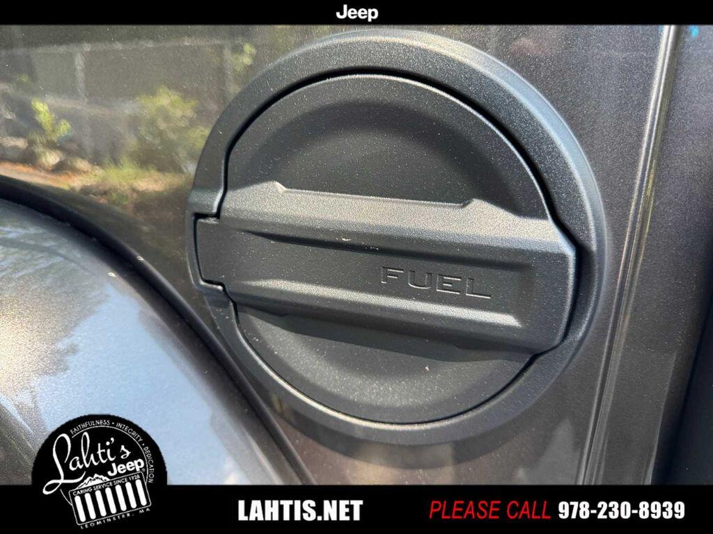 2025 Jeep Wrangler 4-Door Sahara - Photo 25