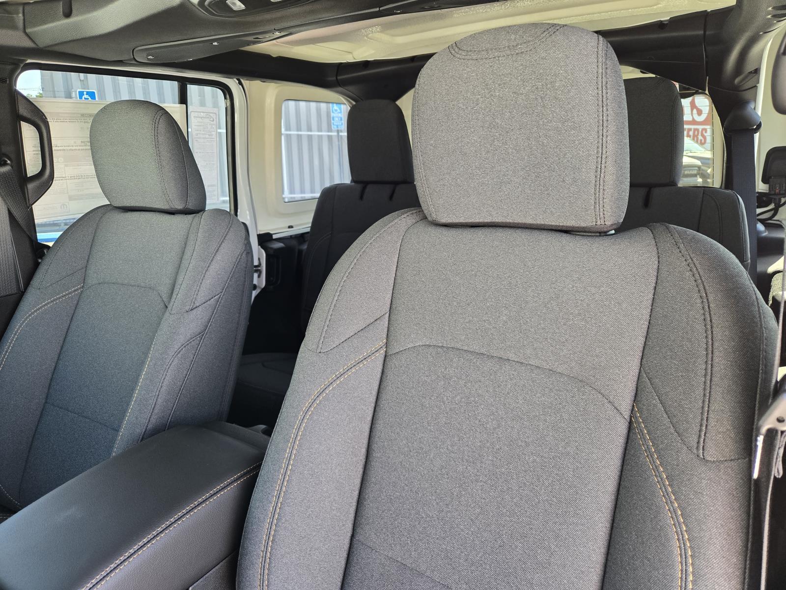 2025 Jeep Wrangler 4-Door Sahara - Photo 26