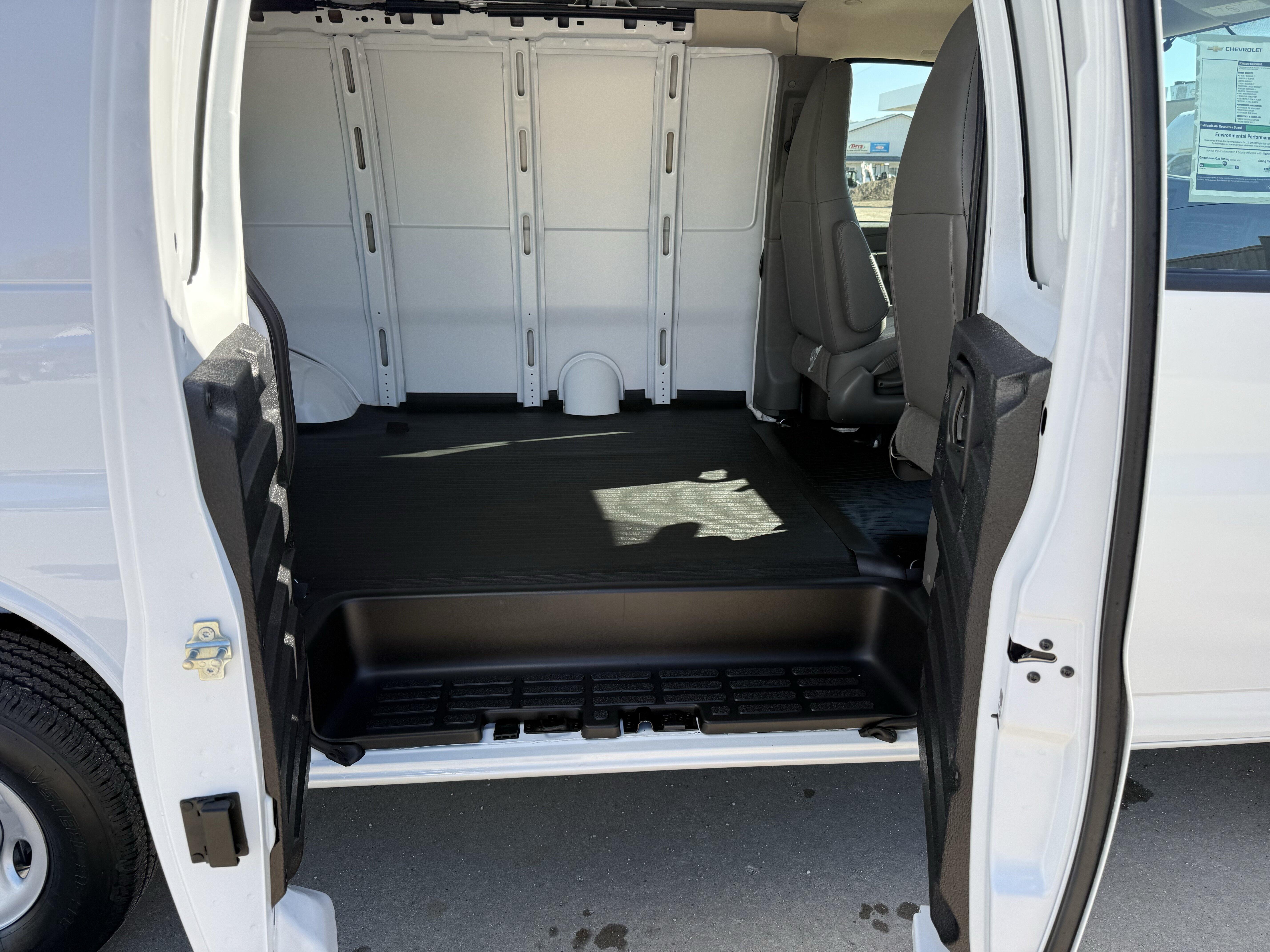 2025 Chevrolet Express Cargo Work Van - Photo 24