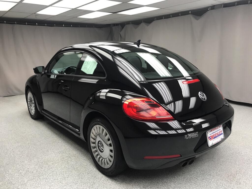 Used 2015 Volkswagen Beetle 1.8 with VIN 3VWJ17AT4FM642999 for sale in Butler, OH