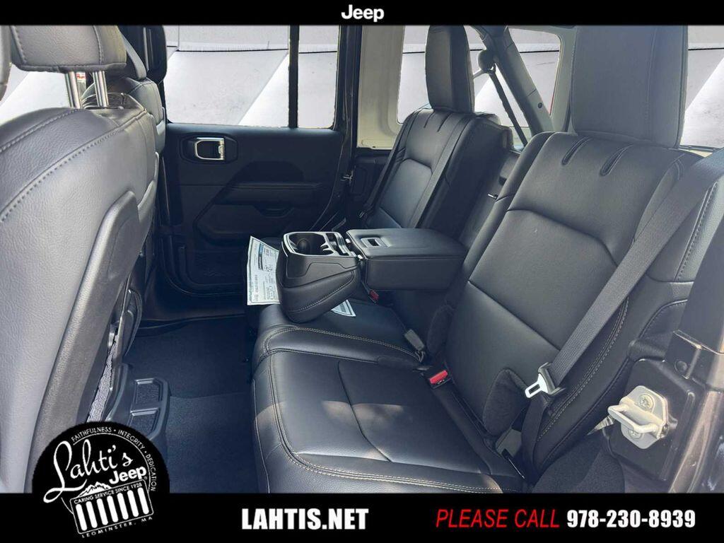 2025 Jeep Wrangler 4-Door Sahara - Photo 15