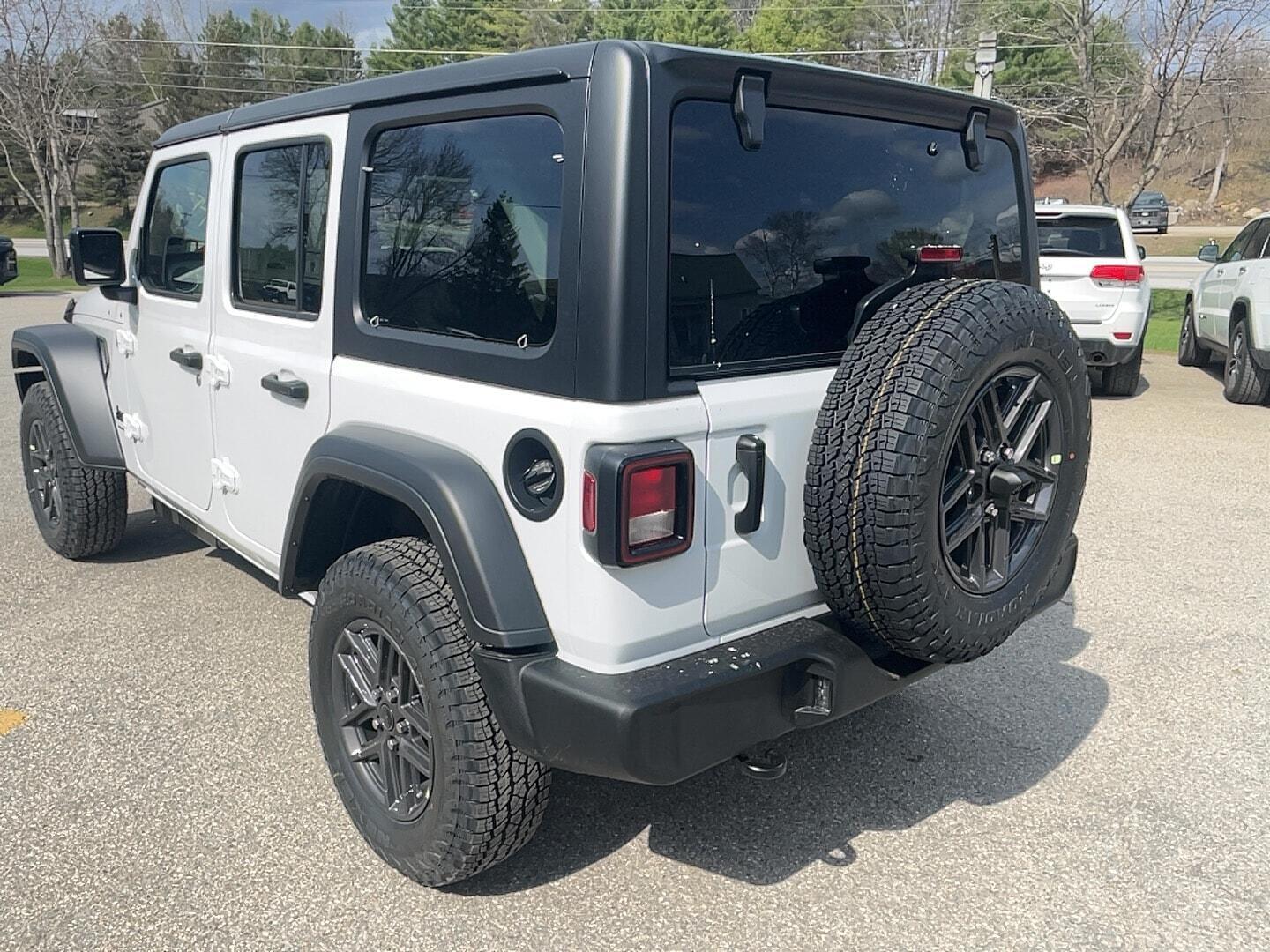 View vehicle photo 7