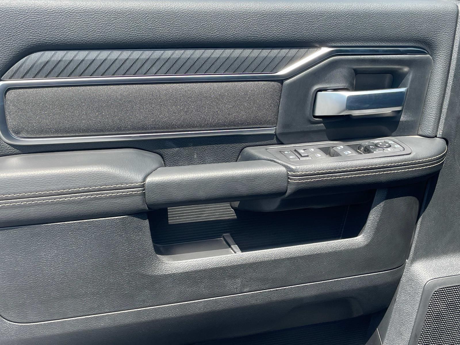 2025 RAM 3500 Big Horn - Photo 17