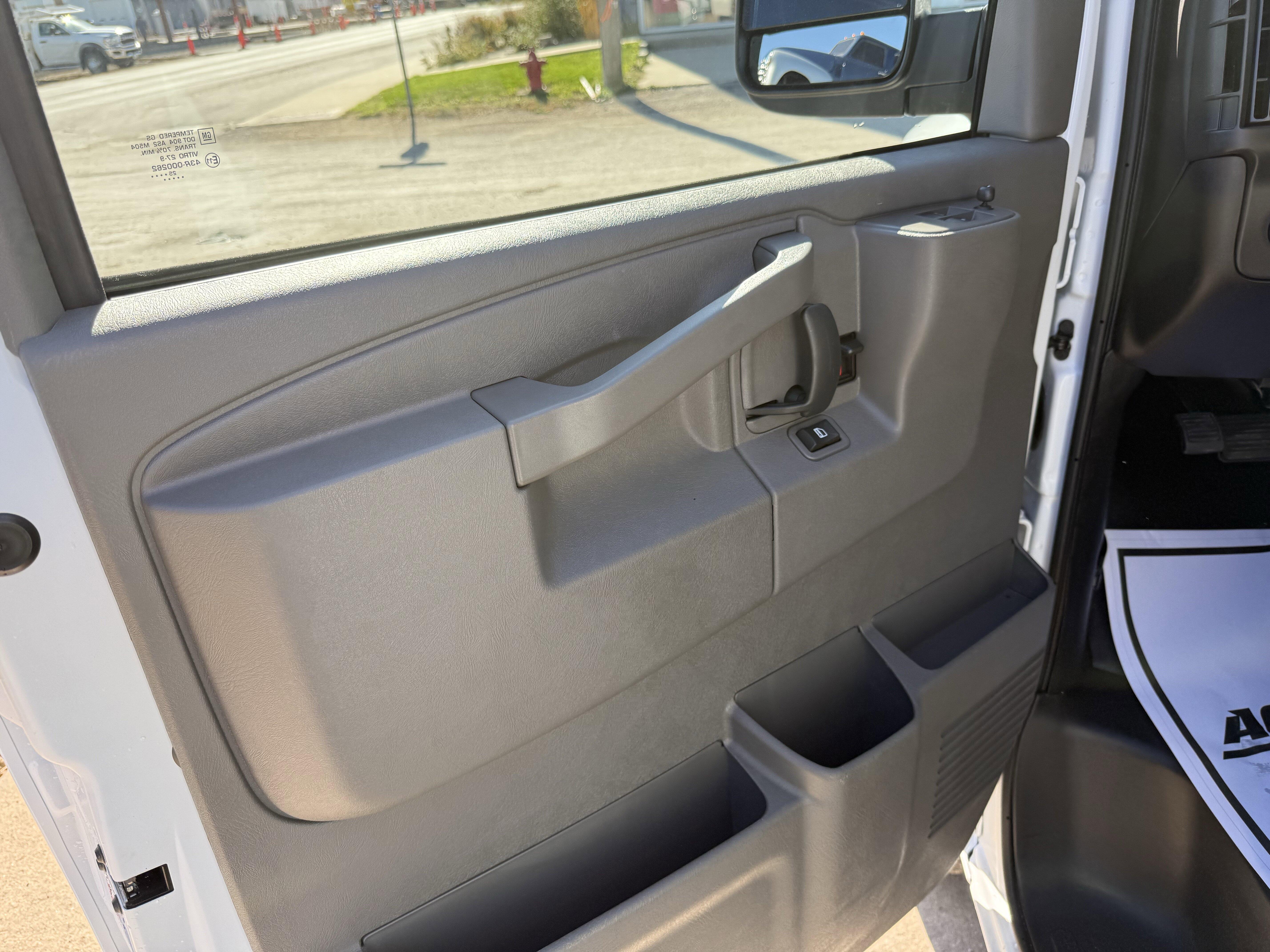 2025 Chevrolet Express Cargo Work Van - Photo 12