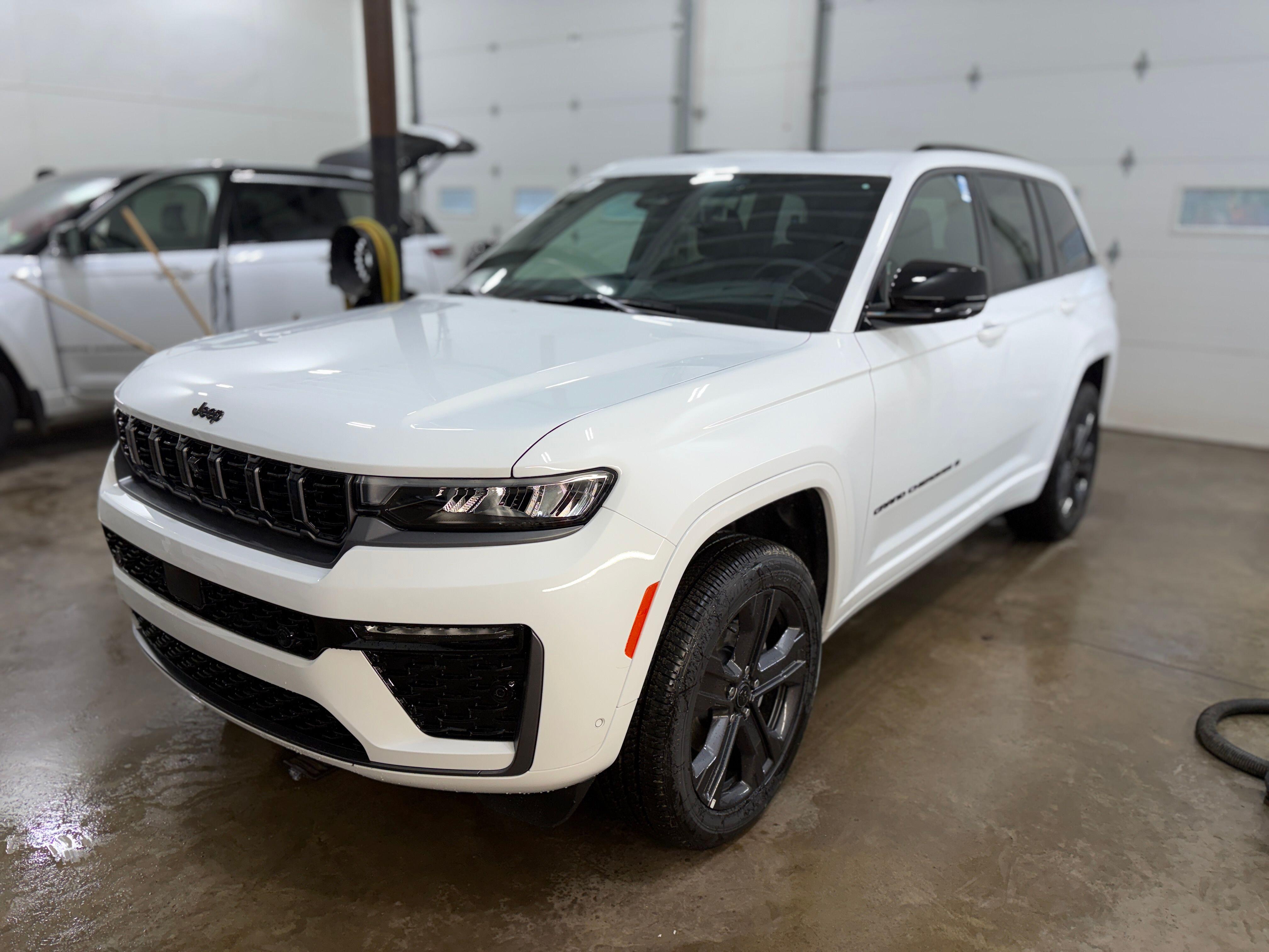 2027 Jeep Grand Cherokee Limited Reserve