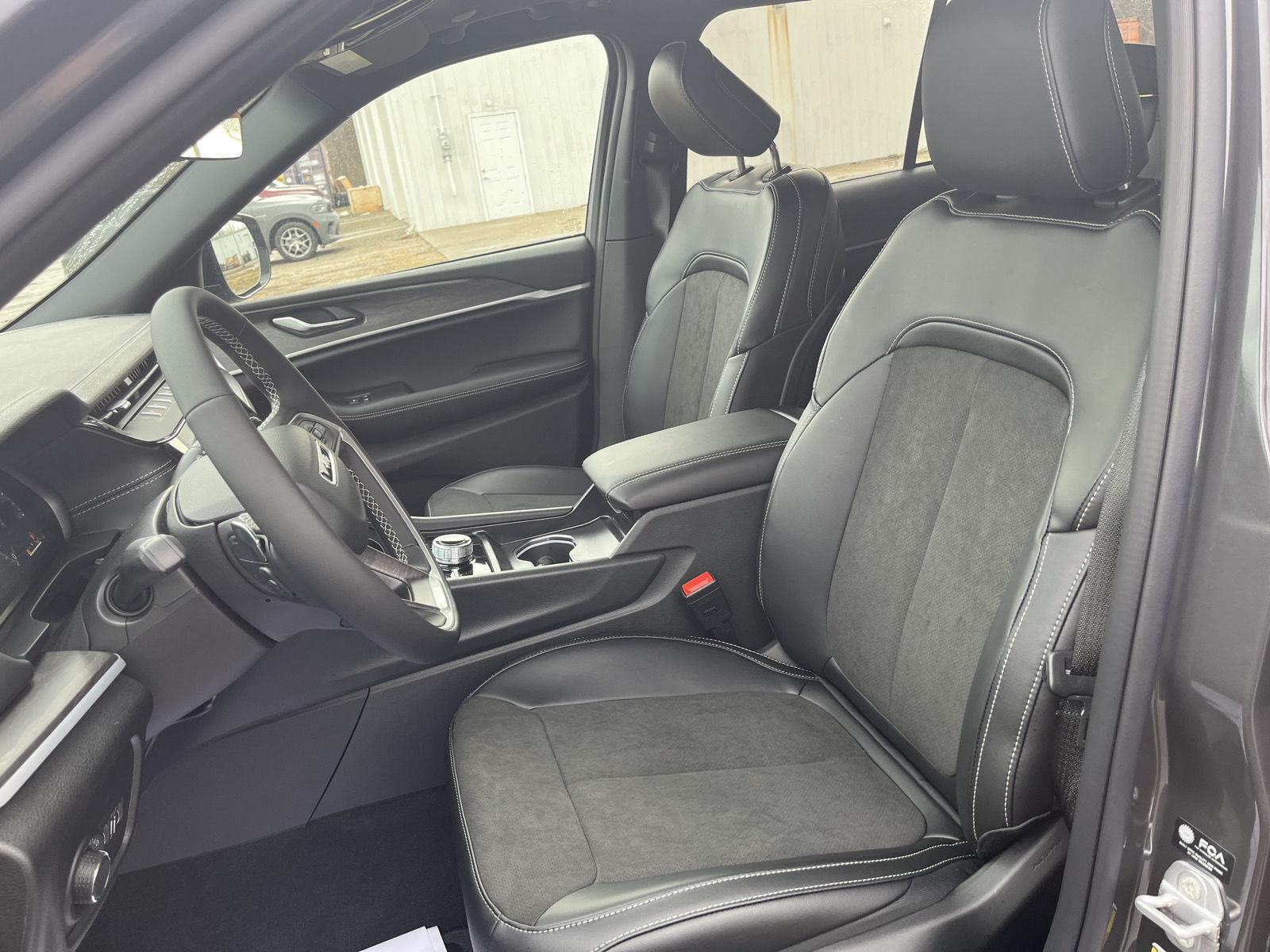 2026 Jeep Grand Cherokee Laredo - Photo 15