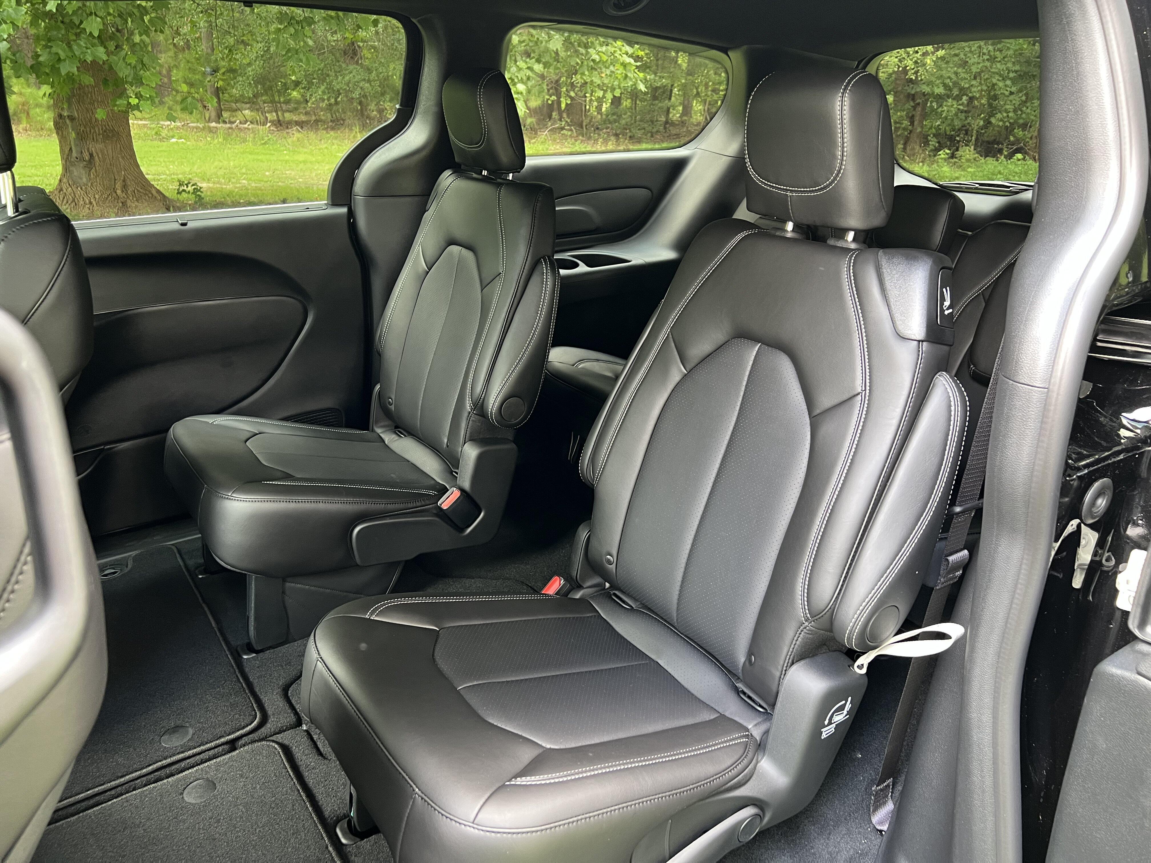 2026 Chrysler Pacifica Select - Photo 19