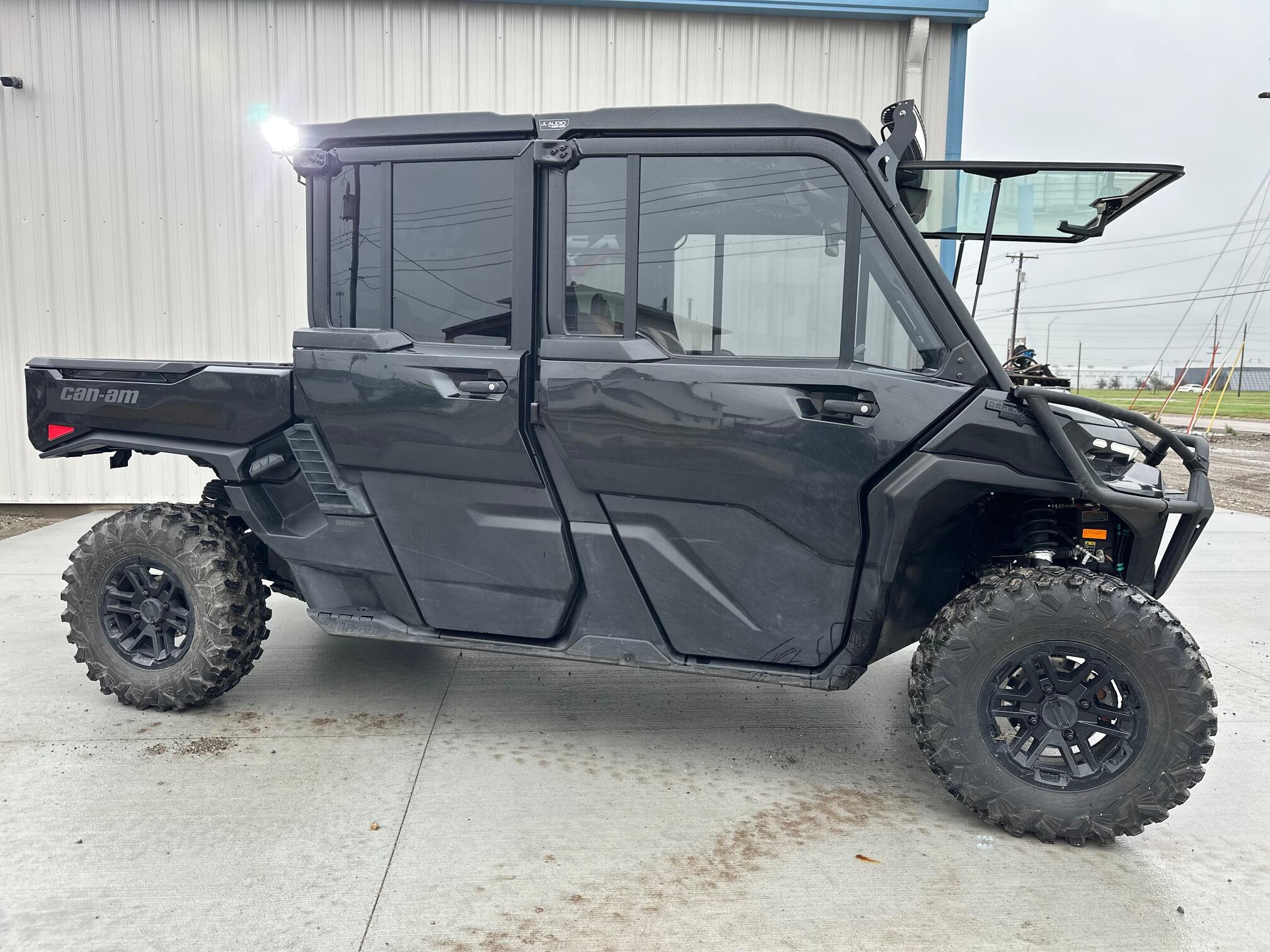 2026 Can-Am Defender MAX Lone Star CAB HD11
