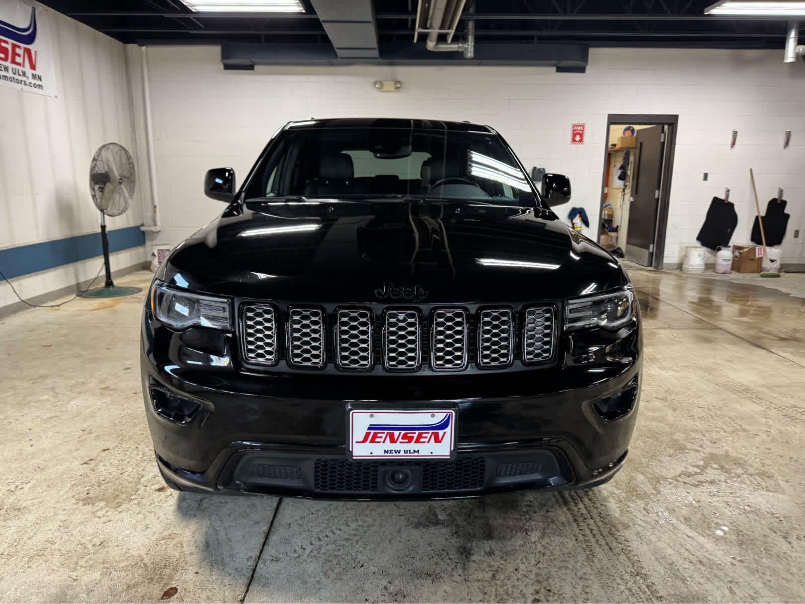 Used 2022 Jeep Grand Cherokee WK Laredo X with VIN 1C4RJFAG0NC113536 for sale in New Ulm, Minnesota