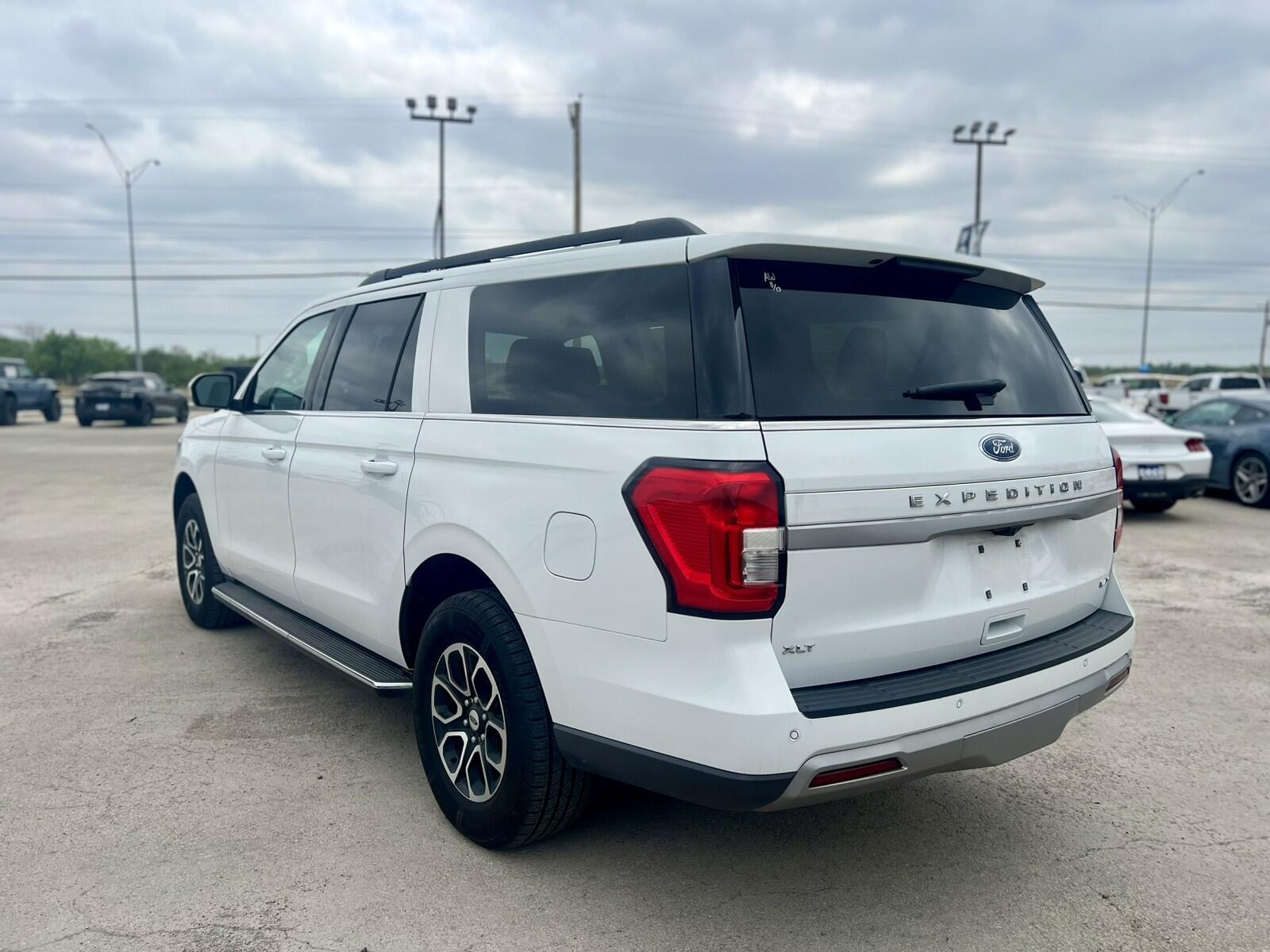 Used 2022 Ford Expedition XLT with VIN 1FMJK1HTXNEA66113 for sale in Uvalde, TX