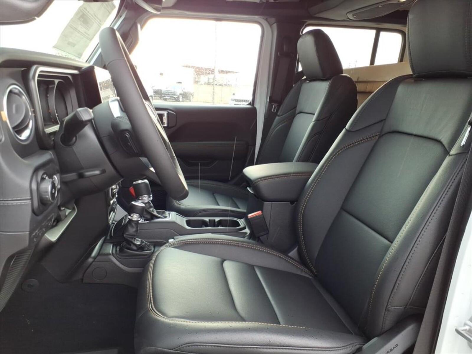 2026 Jeep Wrangler 4-Door Sahara - Photo 11