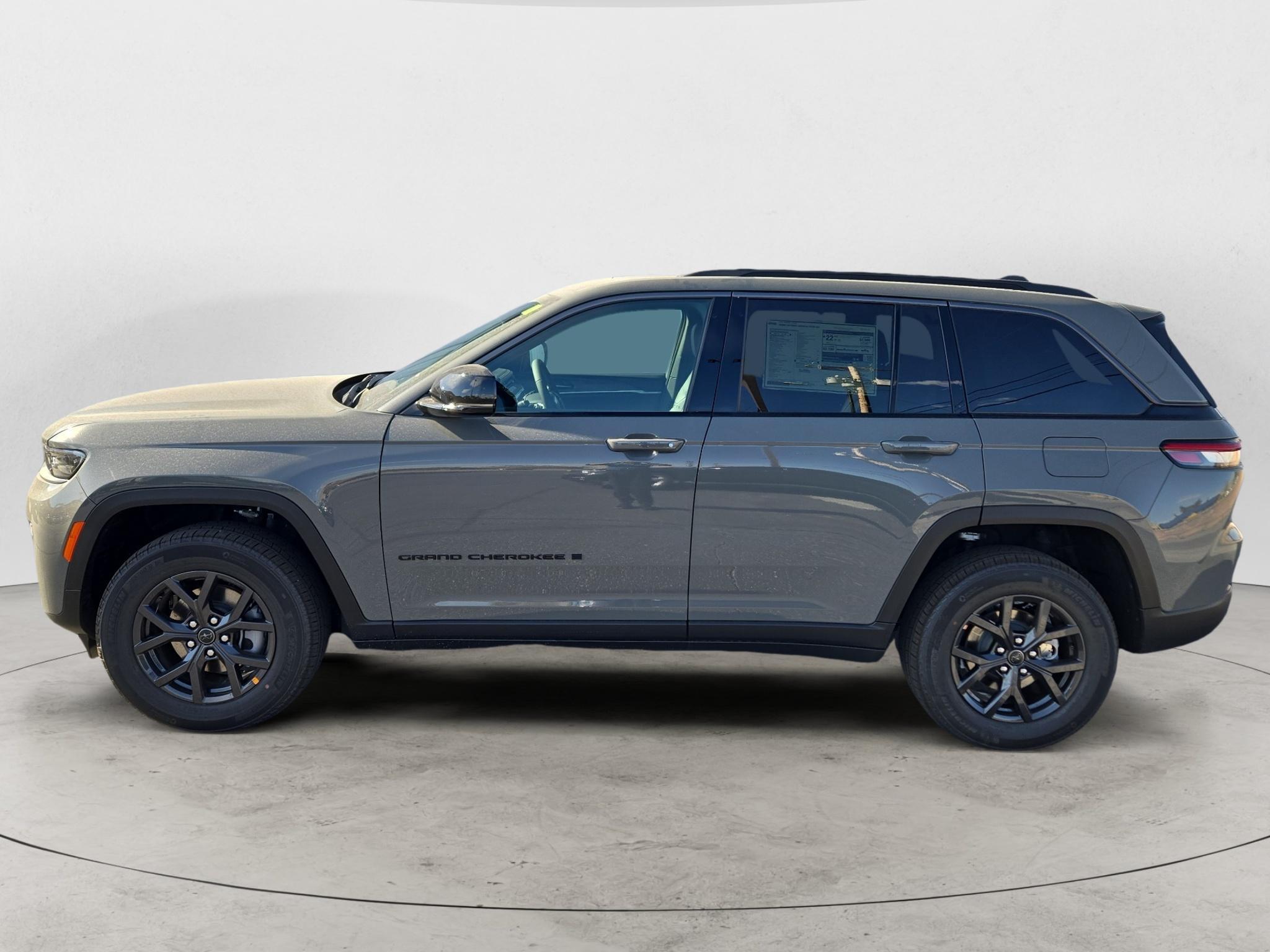 2027 Jeep Grand Cherokee Laredo Altitude