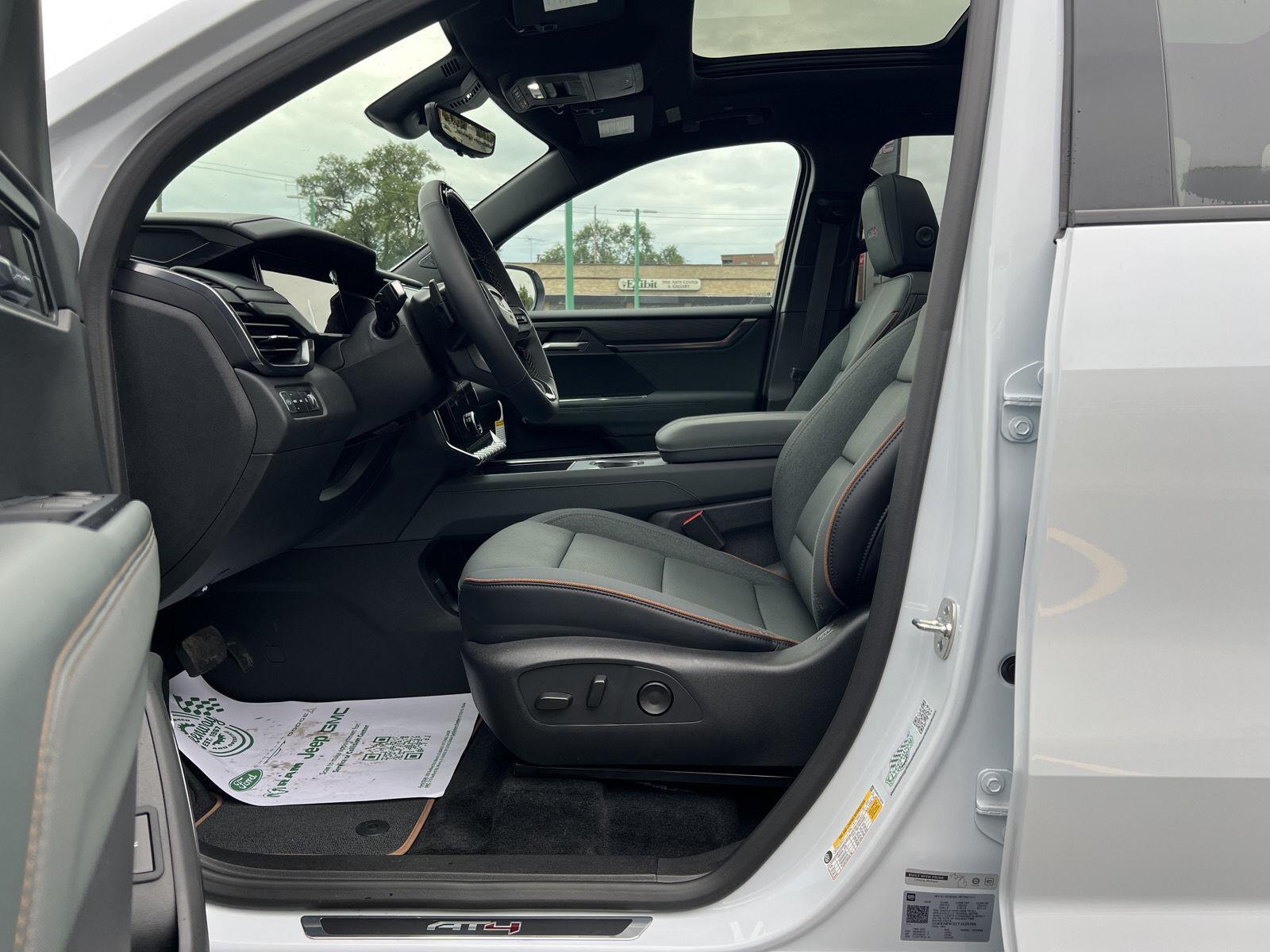 2026 GMC Acadia AT4 - Photo 22