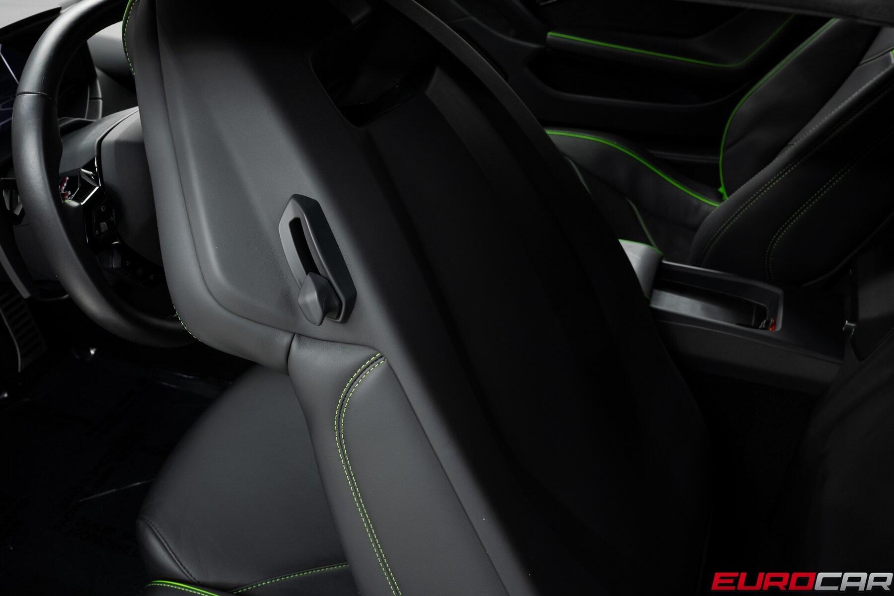 2023 Lamborghini Huracan EVO RWD *HIGH GLOSS BLACK STYLE PACKAGE* Image 36