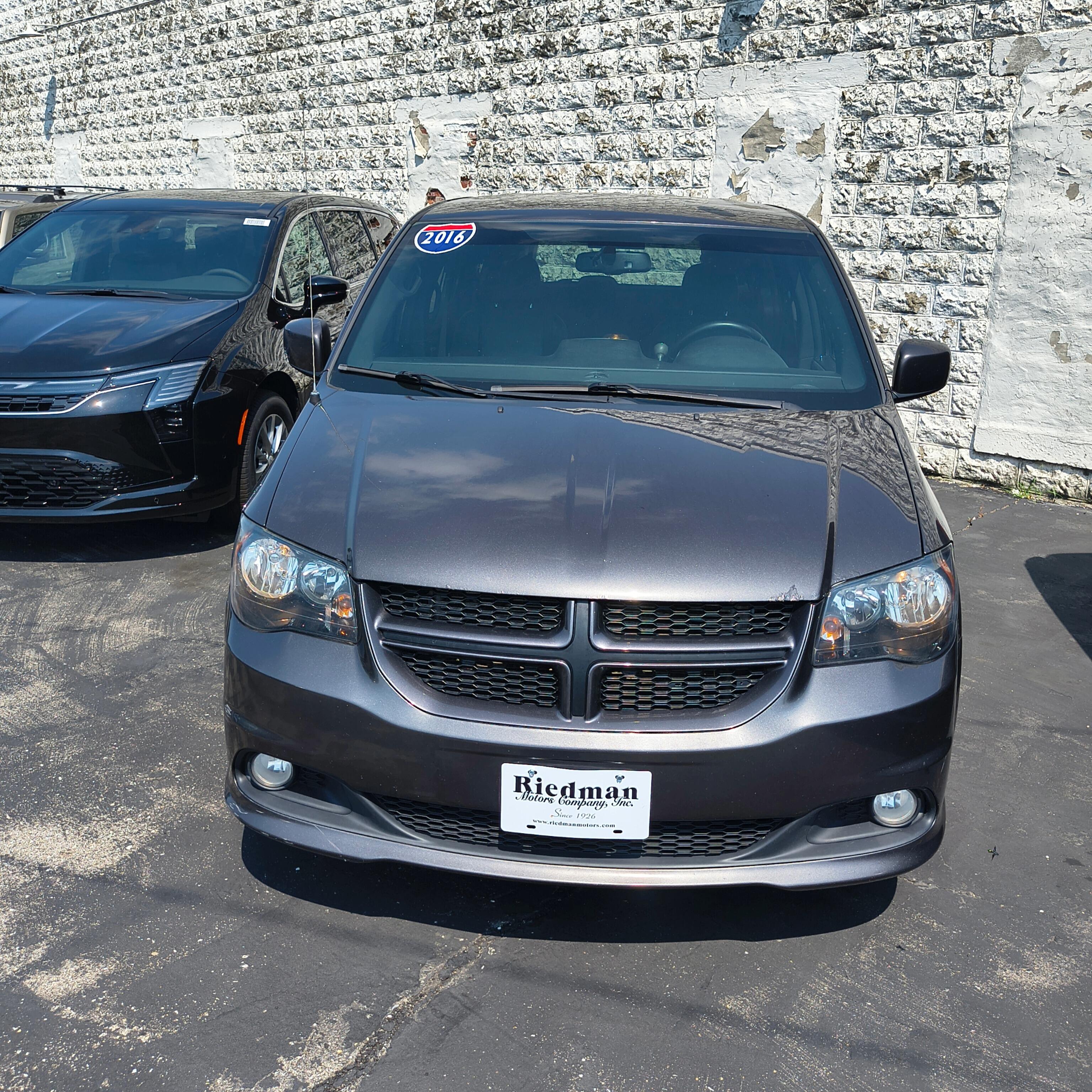 Used 2016 Dodge Grand Caravan R/T with VIN 2C4RDGEG5GR136389 for sale in Connersville, IN