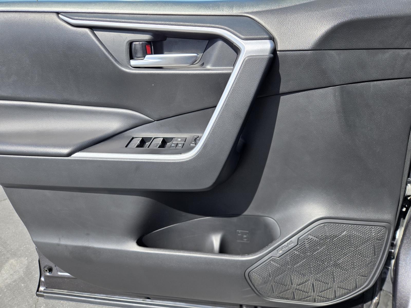 2023 Toyota RAV4 XLE - Photo 20