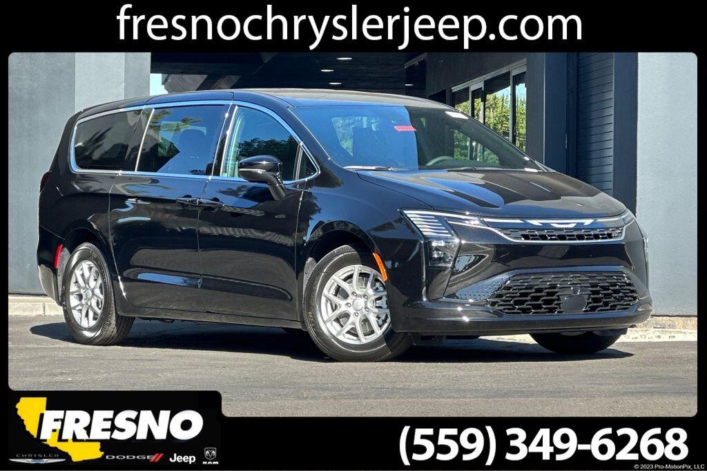 2027 Chrysler Pacifica Select's photo