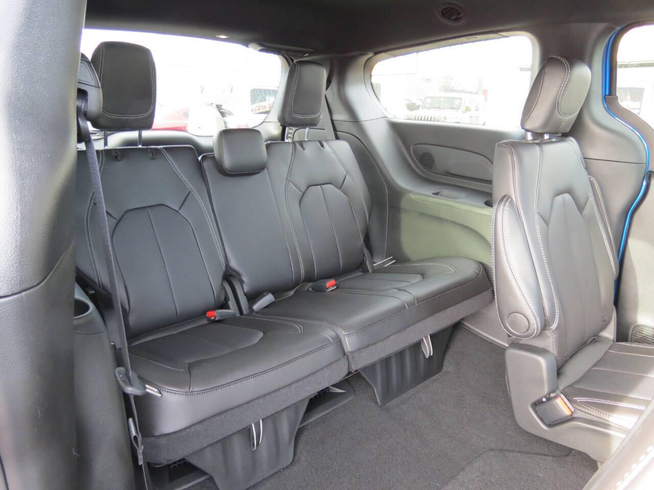 2026 Chrysler Pacifica Select - Photo 19