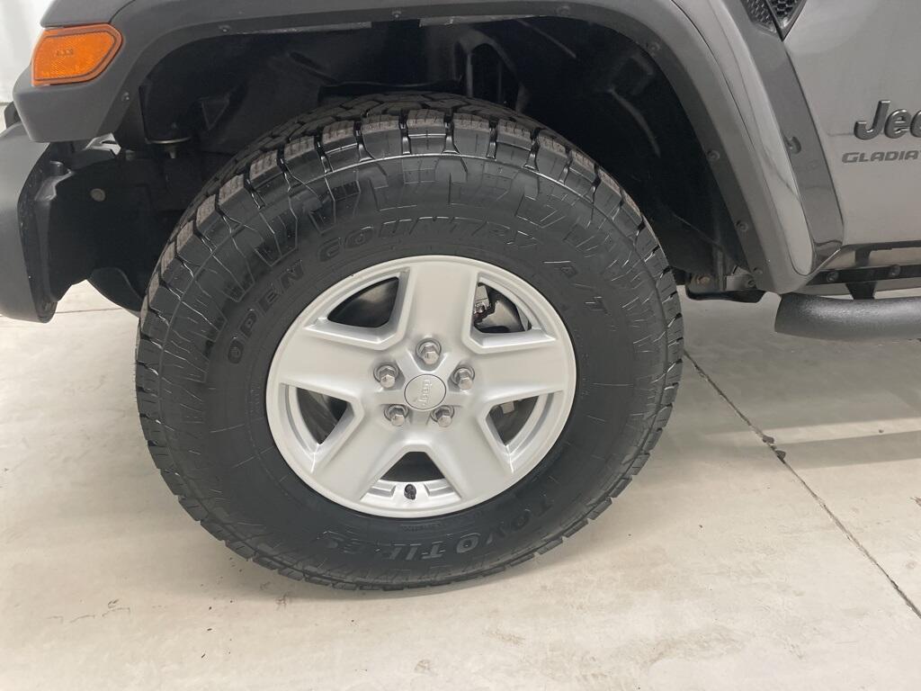 Used 2022 Jeep Gladiator Sport S with VIN 1C6HJTAG4NL101598 for sale in Cedarburg, WI