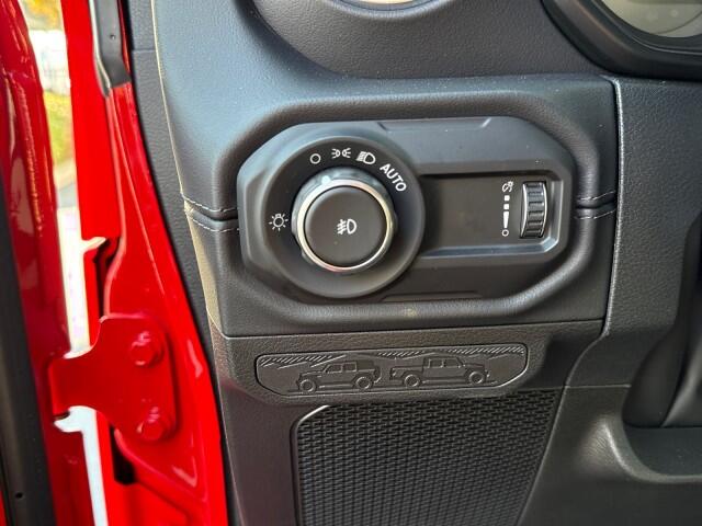 2025 Jeep Wrangler 4-Door Sahara - Photo 12