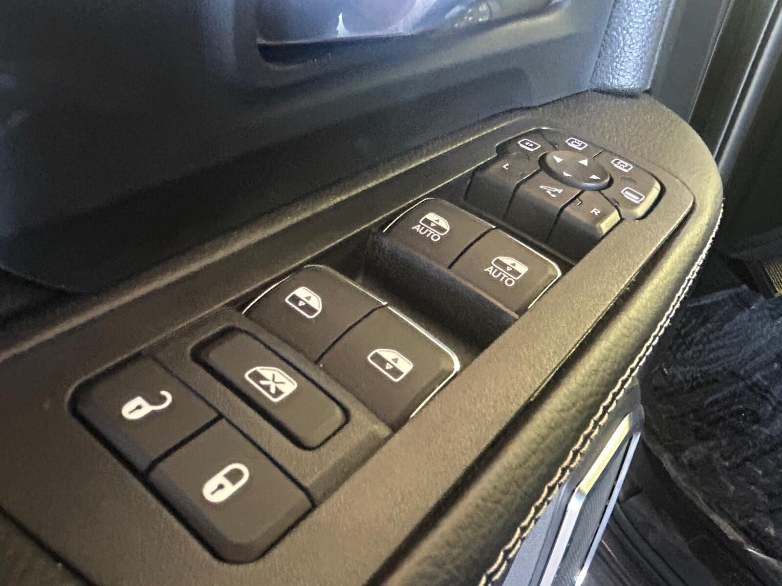 2026 RAM 3500 Laramie - Photo 16