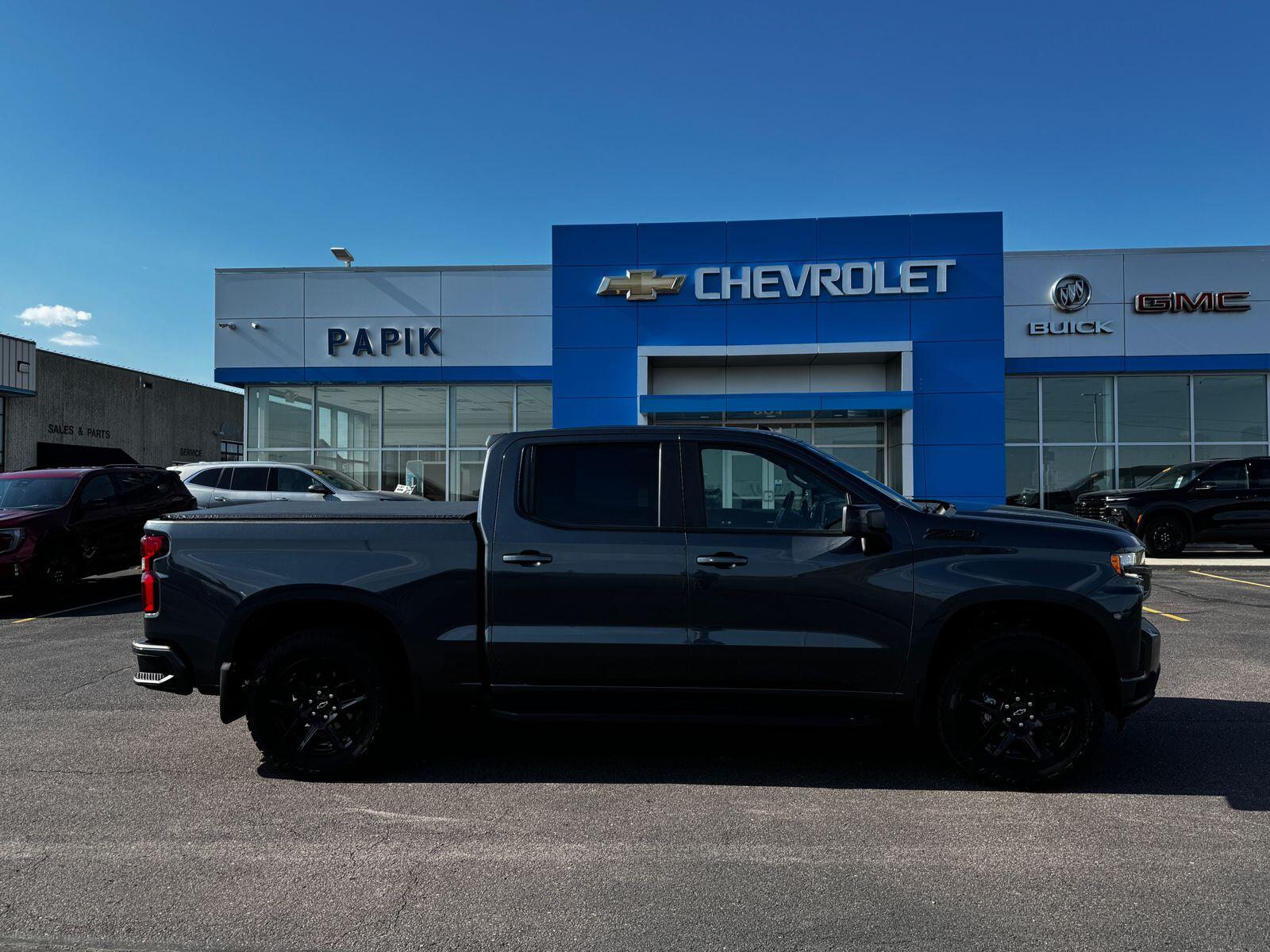 Used 2021 Chevrolet Silverado 1500 RST with VIN 1GCUYEED2MZ445411 for sale in Luverne, Minnesota