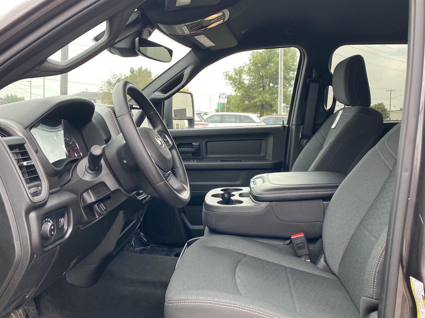2025 RAM 2500 Tradesman - Photo 10