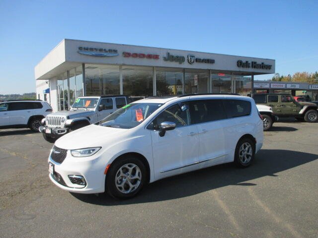 2023 Chrysler Pacifica Limited's photo