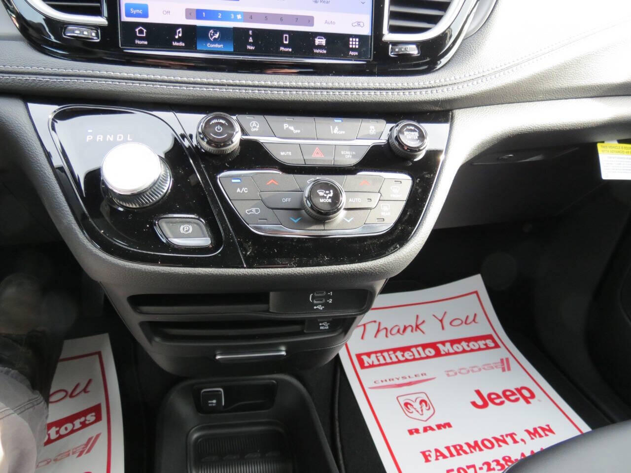 2026 Chrysler Pacifica Select - Photo 15