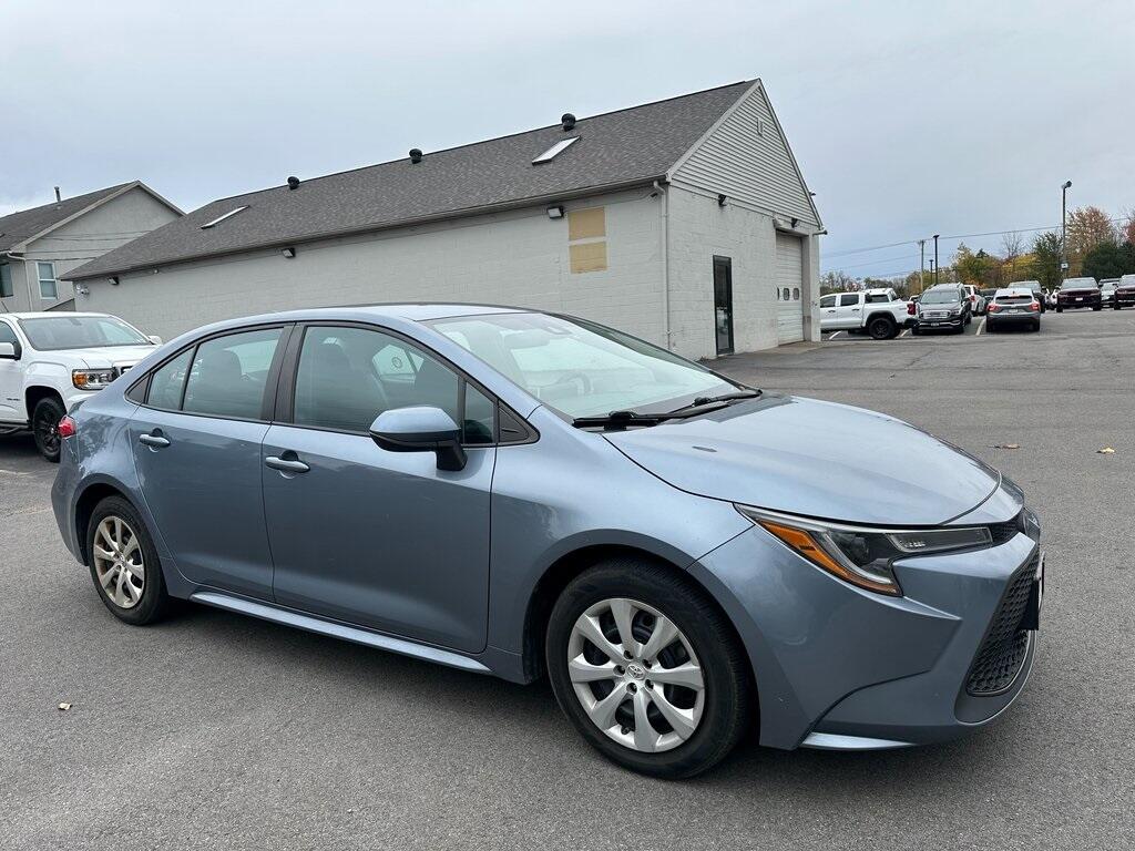 Used 2021 Toyota Corolla LE with VIN 5YFEPMAE4MP186771 for sale in Northfield, Minnesota