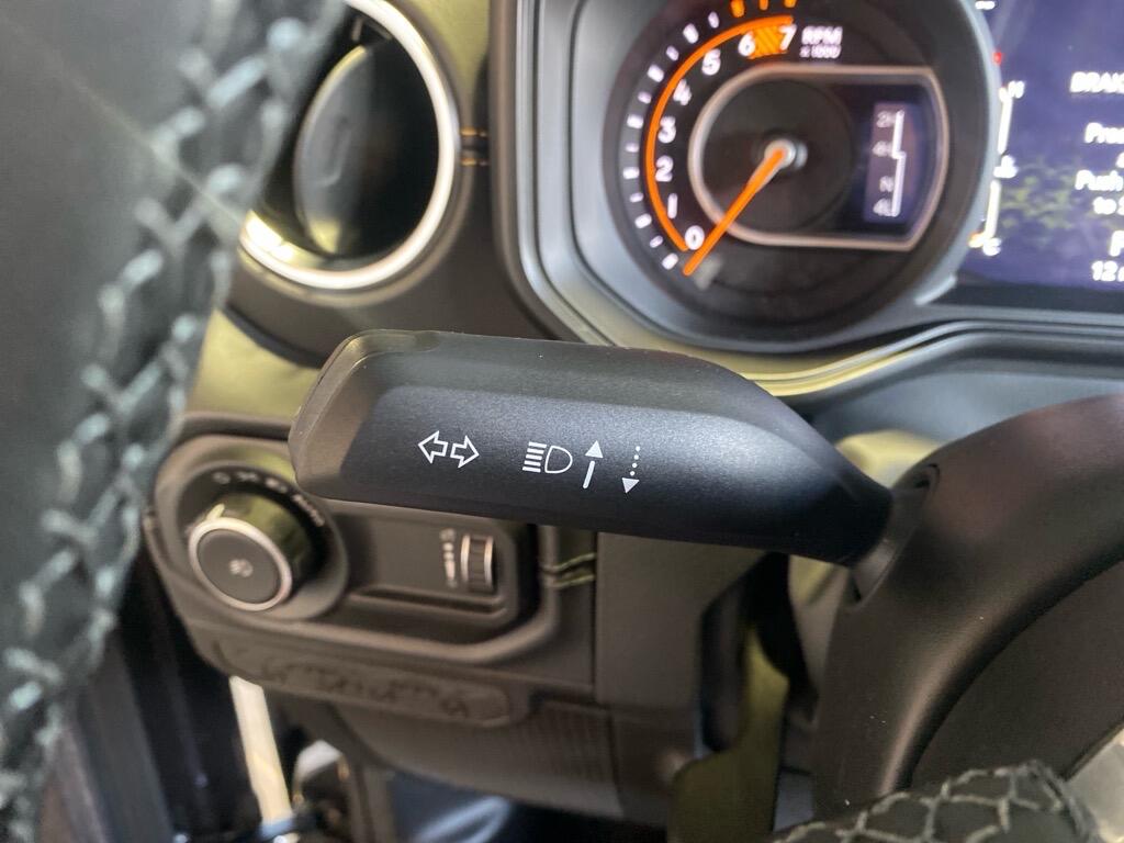 2025 Jeep Wrangler 4-Door Sahara - Photo 31