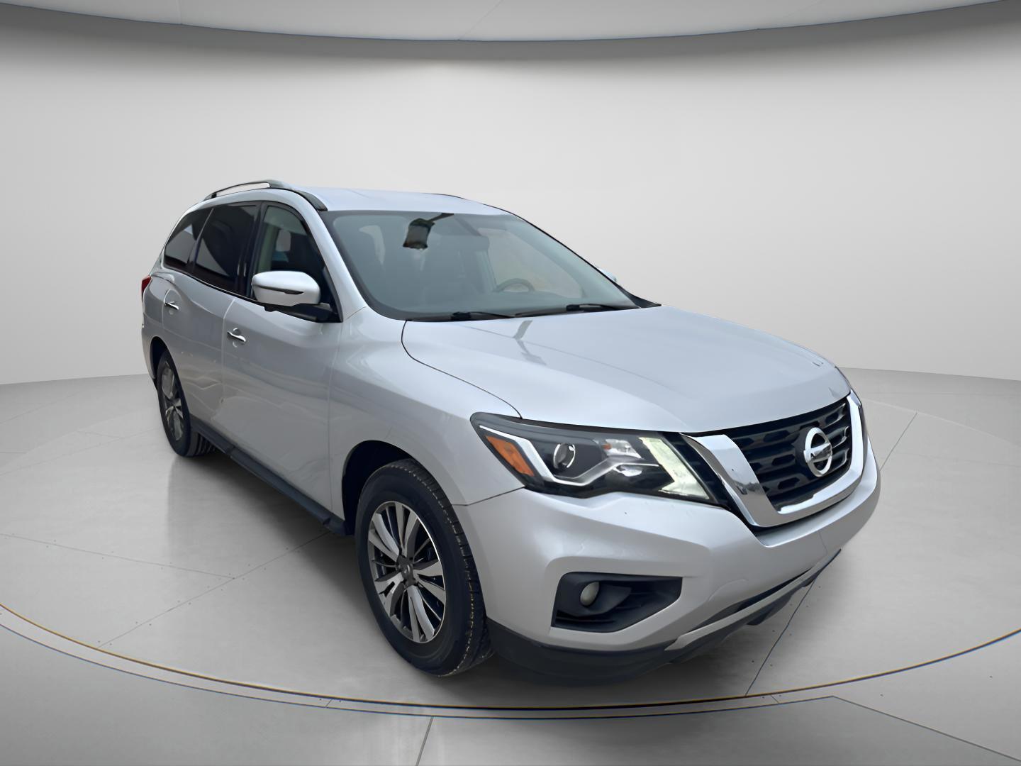 2019 Nissan Pathfinder SL's photo