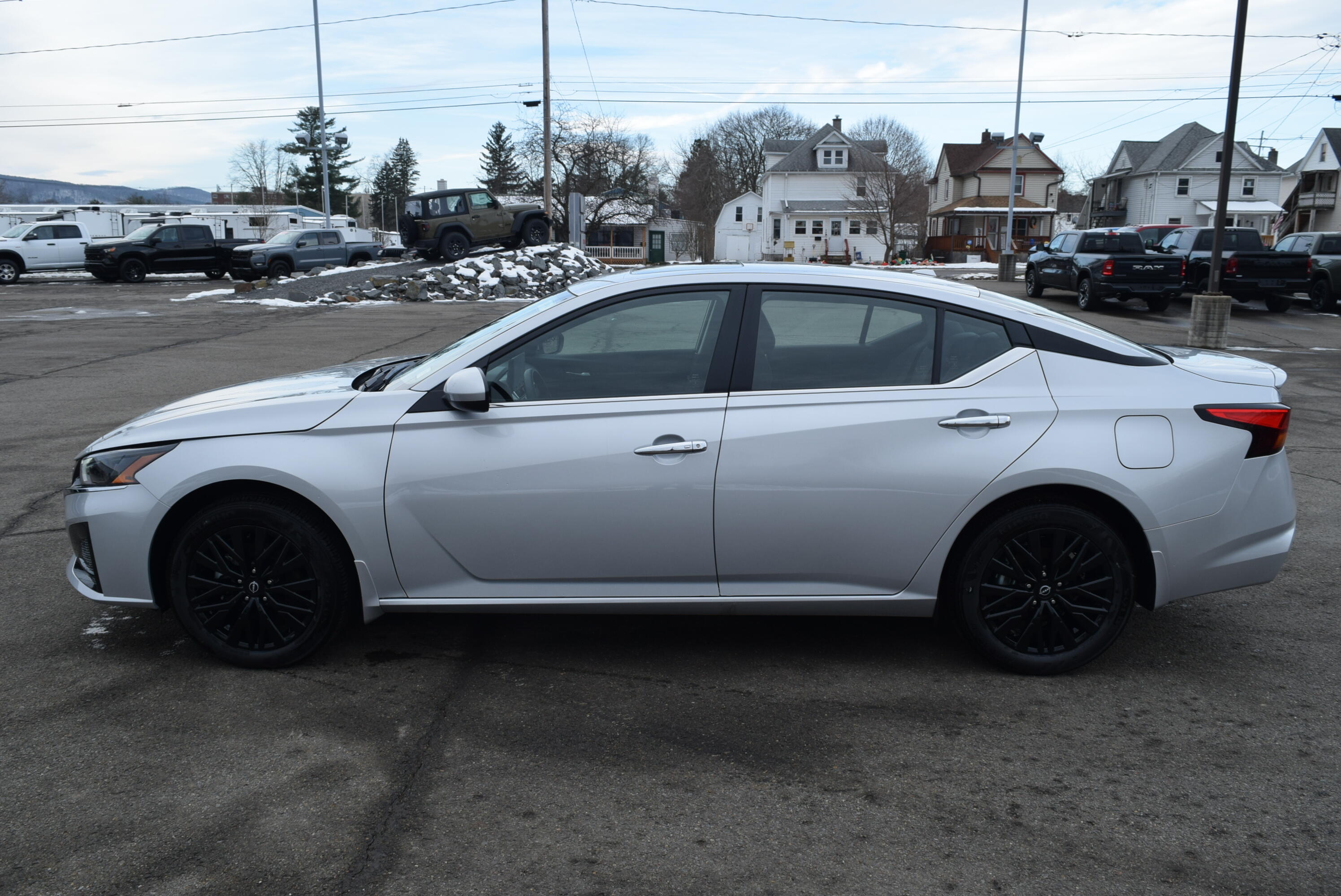 2025 Nissan Altima SV's photo