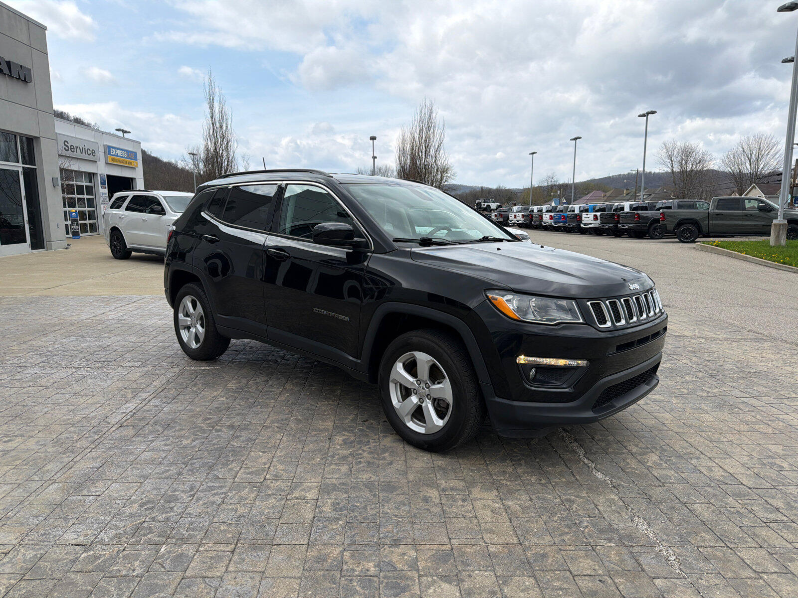 Used 2020 Jeep Compass Latitude with VIN 3C4NJDBB1LT161473 for sale in Newell, WV