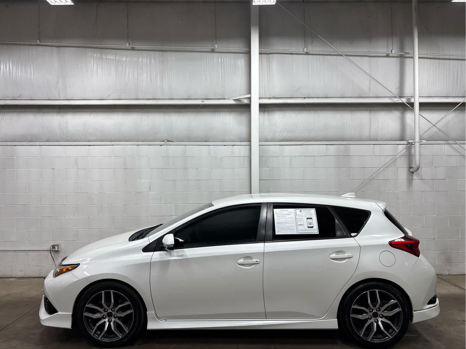 Used 2017 Toyota Corolla iM Base with VIN JTNKARJE0HJ542933 for sale in Wilmington, OH