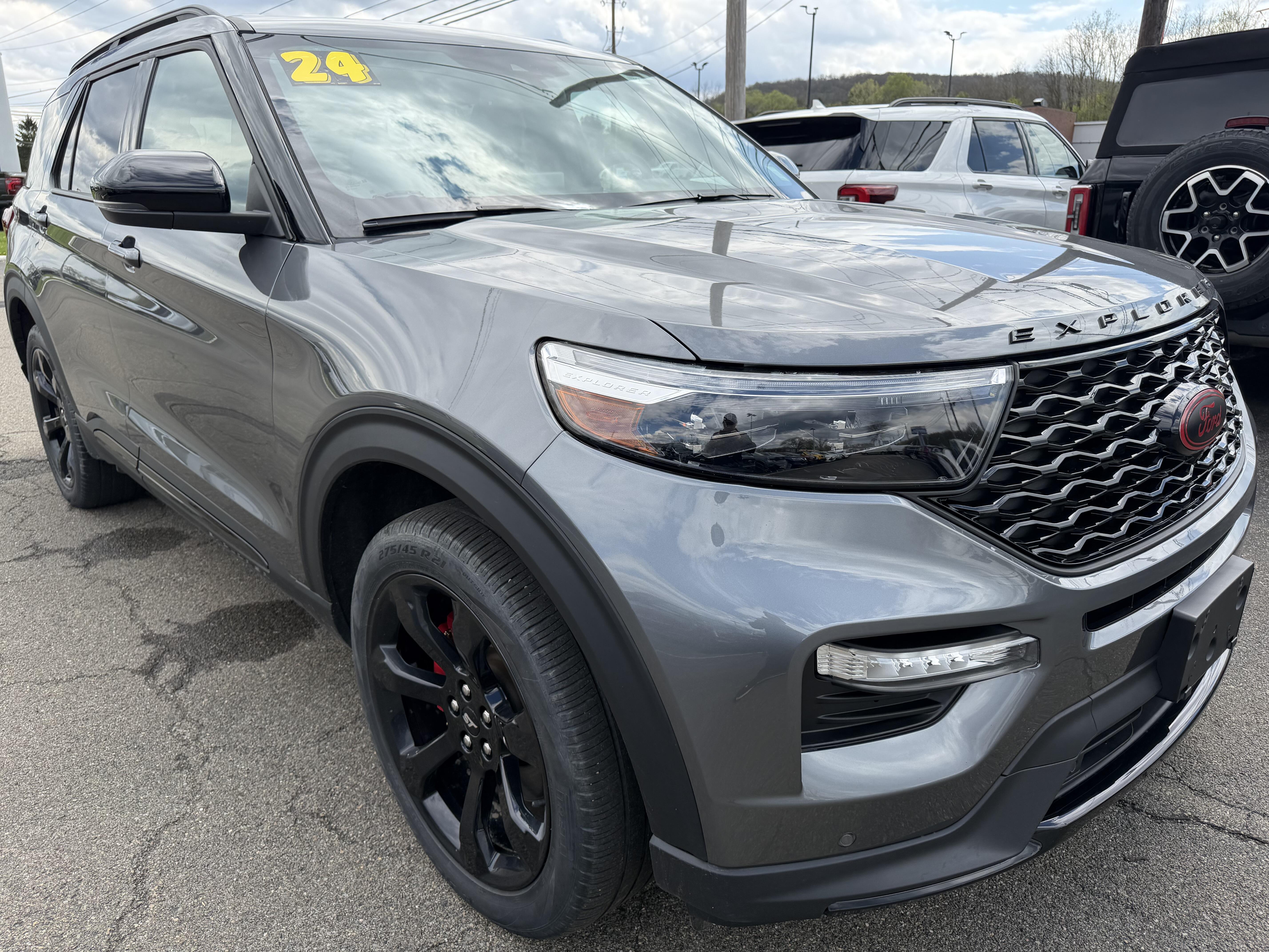 2024 Ford Explorer ST 4WD's photo