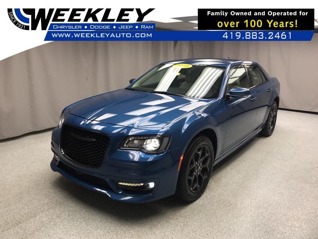 2023 Chrysler 300 Touring L's photo