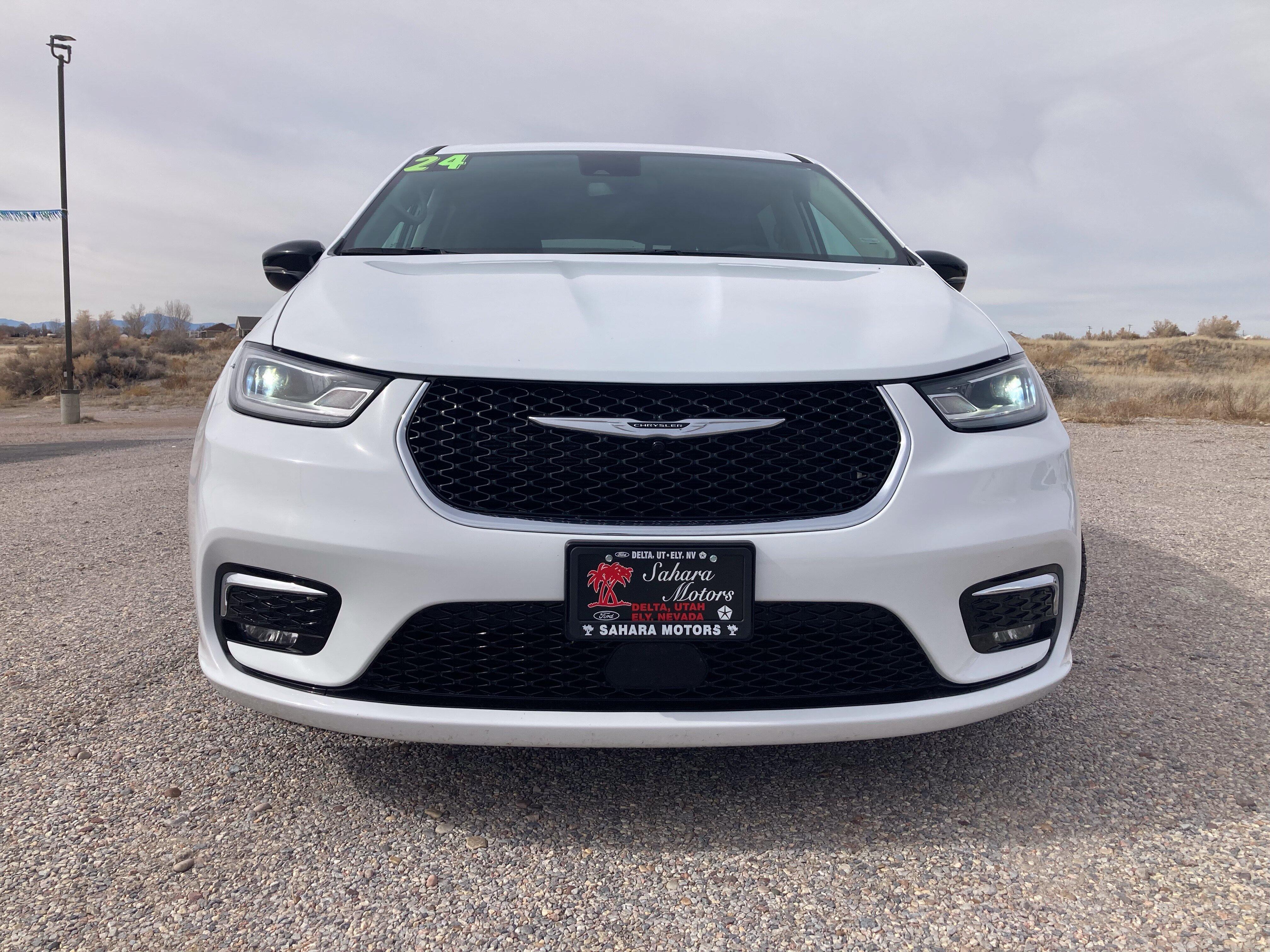 2024 Chrysler Pacifica Touring L - Photo 8